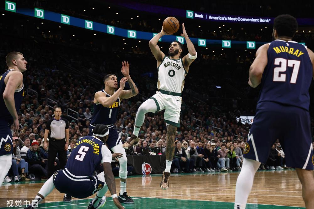 在一场充满 在一场充满